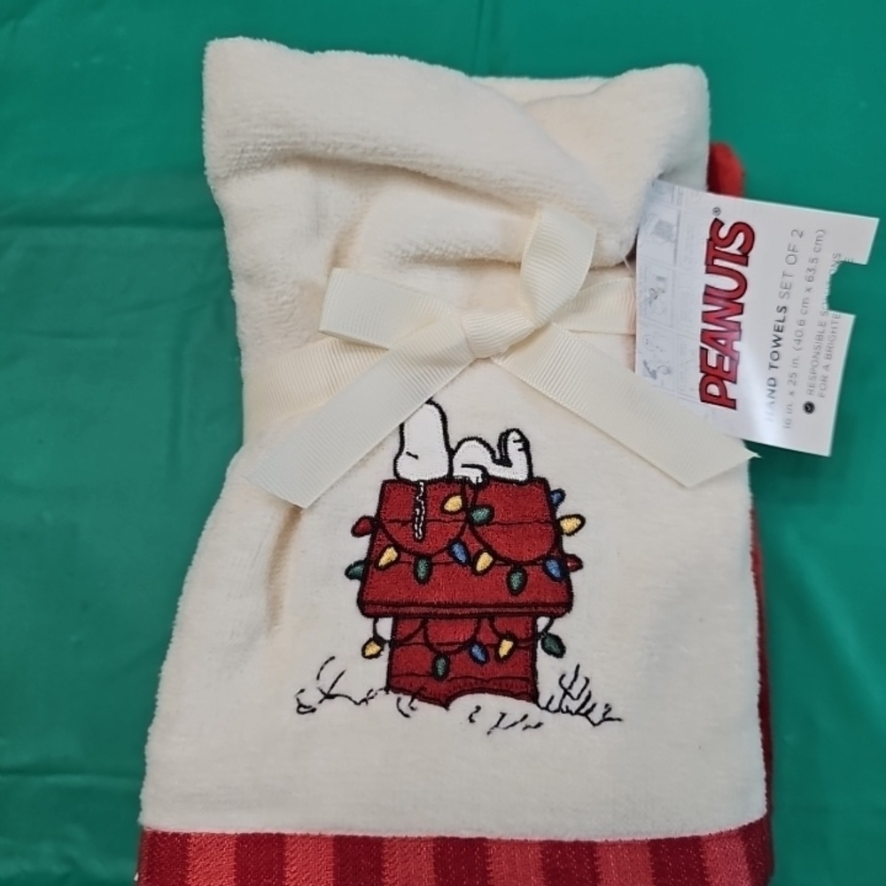 St. Nicholas Square Peanuts Snoopy Festive Hand Towels - Red and White